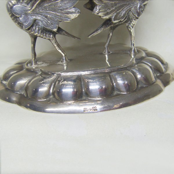 OFERTA!! (a1012)Potiche de plata con motivo de cisnes.